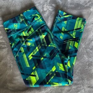 Xersion Women’s Capri Leggings with Geometric Pattern